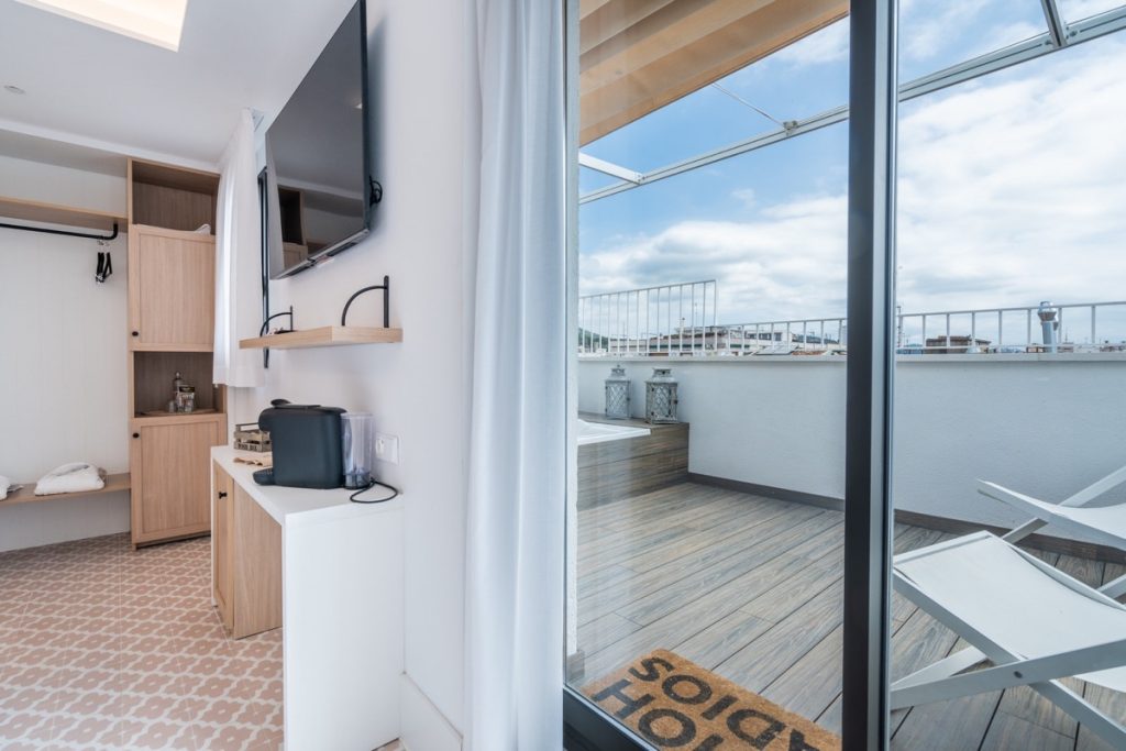 Habitación Premium Terraza Jacuzzi Exterior 19_w1200