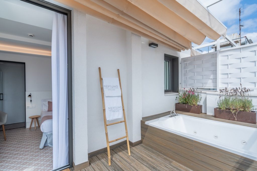 Habitación Premium Terraza Jacuzzi Exterior 20_w1200