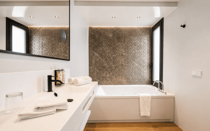 Habitación Premium Balcón Jacuzzi Interior Neptuno Hotel & Spa Calella