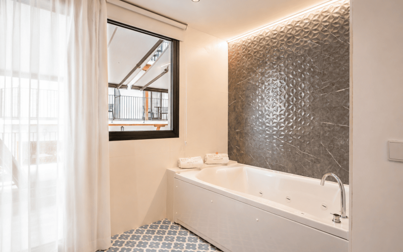 Habitación Premium Terraza Jacuzzi Interior Neptuno Hotel & Spa Calella