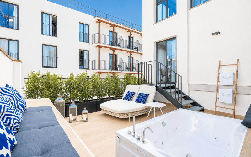 Habitación Privilege Terraza Jacuzzi Exterior Neptuno Hotel & Spa Calella