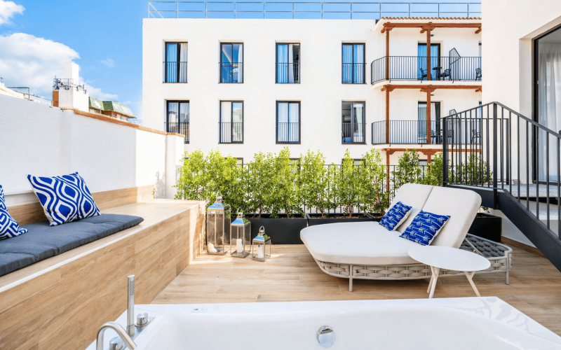 Habitación Privilege Terraza Jacuzzi Exterior Neptuno Hotel & Spa Calella