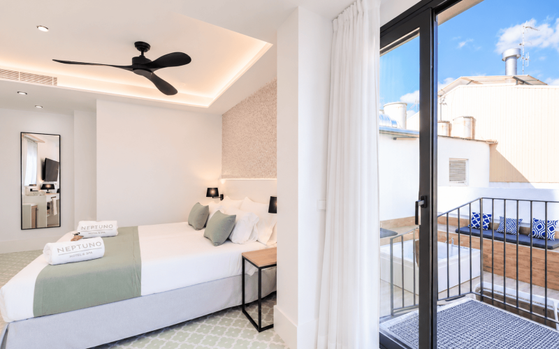 Habitación Privilege Terraza Jacuzzi Exterior Neptuno Hotel & Spa Calella