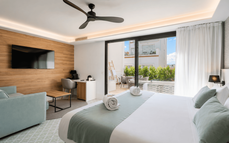 Habitación Suite Privilege Terraza Jacuzzi Exterior Neptuno Hotel & Spa Calella