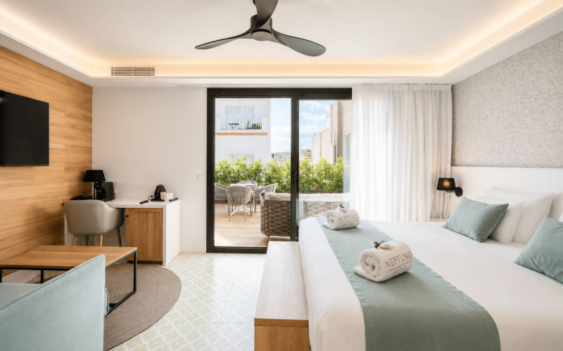 Habitación Suite Privilege Terraza Jacuzzi Exterior Neptuno Hotel & Spa Calella