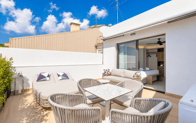 Habitación Suite Privilege Terraza Jacuzzi Exterior Neptuno Hotel & Spa Calella