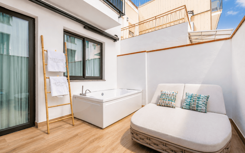 Habitación Suite Terraza Jacuzzi Exterior Neptuno Hotel & Spa Calella